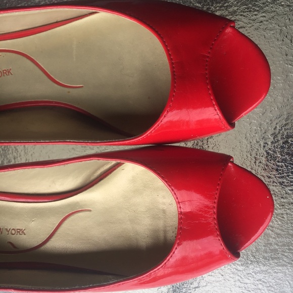 Red patent leather peep toe shoes 7 - Picture 8 of 8